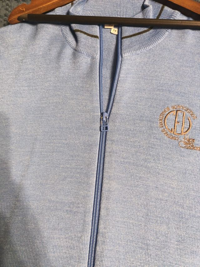 Chaqueta de uniforme con cremallera
Talla 14