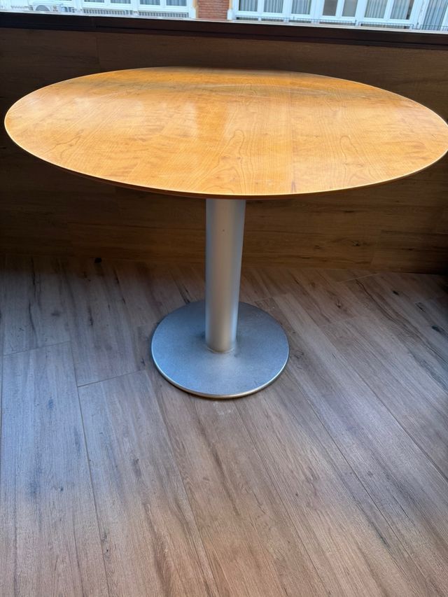 Mesa redonda madera y 4 sillas