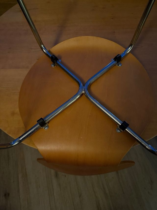 Mesa redonda madera y 4 sillas