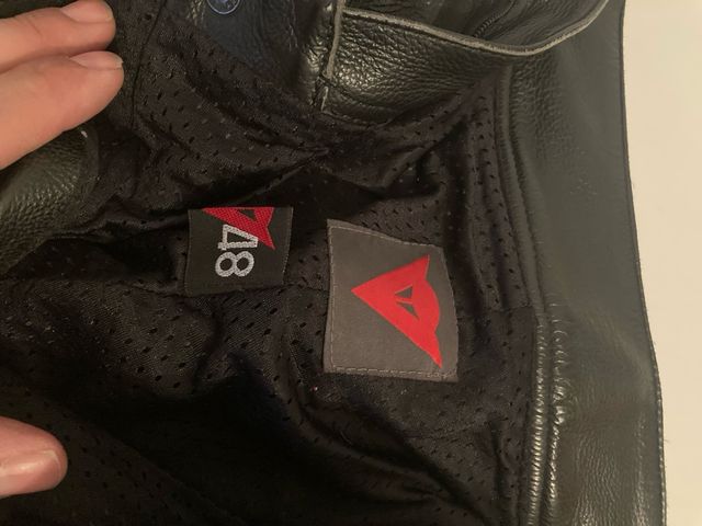 Pantalones de cuero Dainese para moto