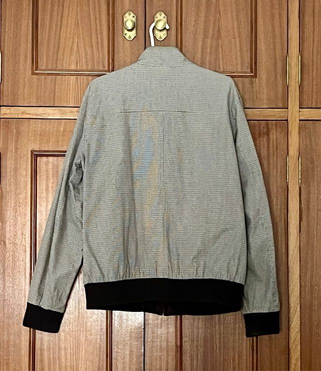 Cazadora estilo bomber cuadros