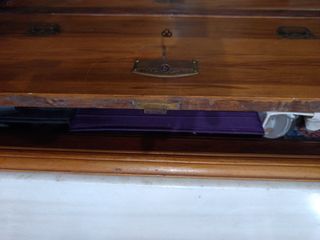 Cómoda antigua de madera con 4 cajones