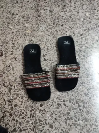 Chanclas Z&L mujer negras con pedrería