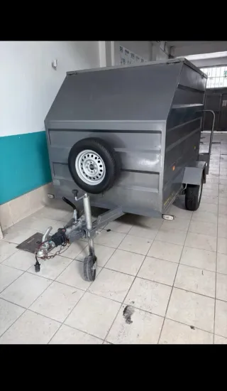Remolque cerrado para motos