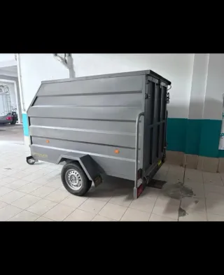 Remolque cerrado para motos