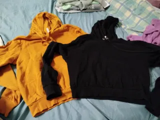 Sudaderas y camisetas
