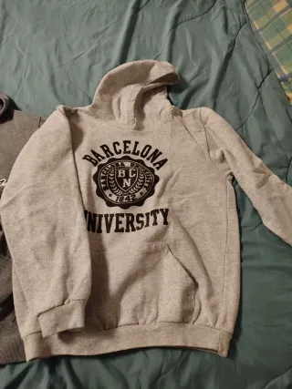 Sudaderas y camisetas
