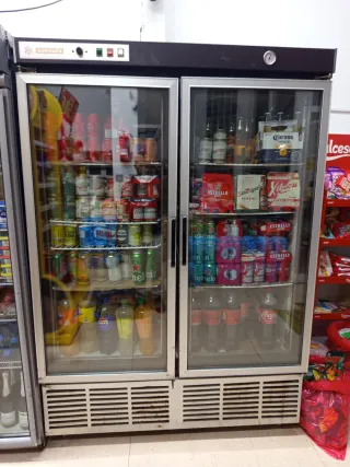 Nevera expositora bebidas