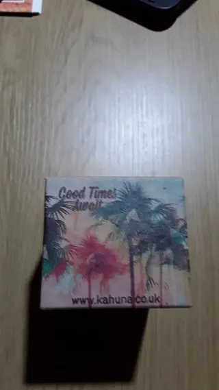 Reloj juvenil blanco con detalles