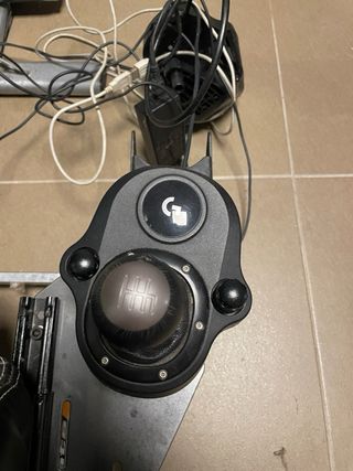 VOLANTE LOGITECH Y ASIENTO PLAYSEAT 