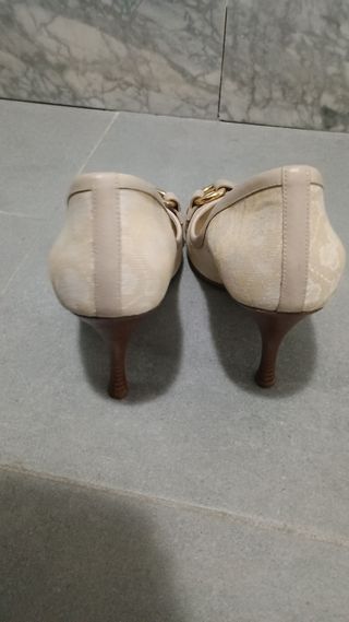 Scarpe Guess Beige con Dettagli Oro