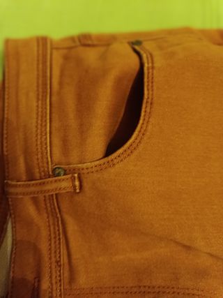 Pantalón ocre mujer vaquero nuevo. Tacto melocotón