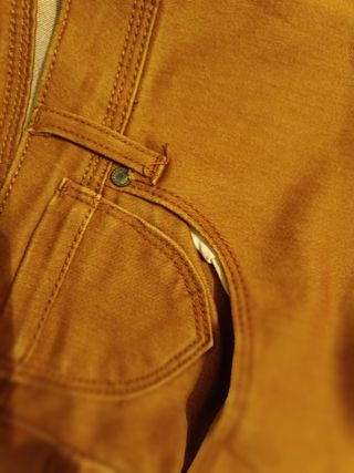 Pantalón ocre mujer vaquero nuevo. Tacto melocotón