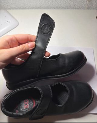 Zapatos de piel negros nuevos