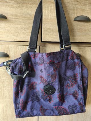 Bolso Kipling Morado con Estampado Floral