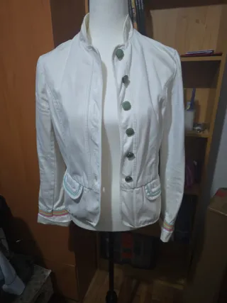 Chaqueta blanca vaquera con botones