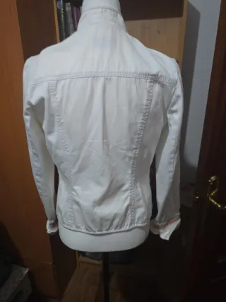 Chaqueta blanca vaquera con botones