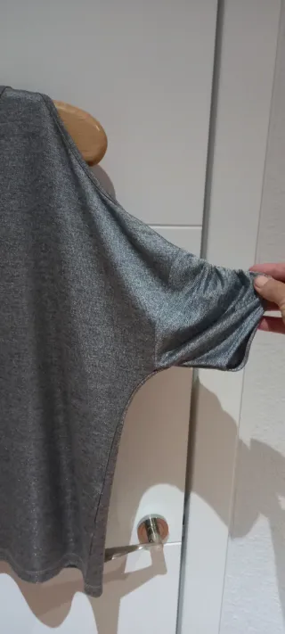 Camiseta Tintoretto S hombros descubiertos