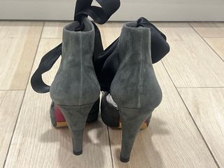 Zapatos Cuplé tacón lazo ante gris