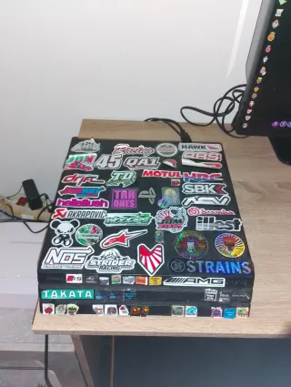 PS4 Pro Negra + 2 Mandos + Juegos
