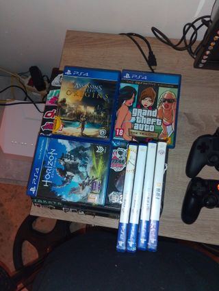 PS4 Pro Negra + 2 Mandos + Juegos