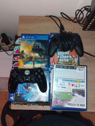 PS4 Pro Negra + 2 Mandos + Juegos