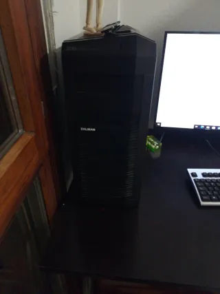 Computer desktop e Smart TV Xiaomi neri