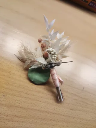 Flor solapa novio/invitado boutonnieres