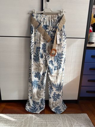 Pantalón ancho estampado floral con cinturón T.M