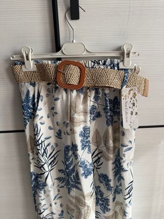 Pantalón ancho estampado floral con cinturón T.M