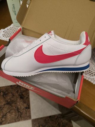 Zapatillas Nike Cortez Blancas y Rojas