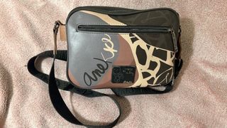 Bolso Anekke bandolera negro multicolor