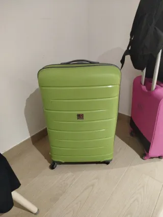 Maleta de viaje verde