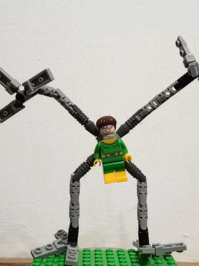 Lego Doctor Octopus imitación Lego.