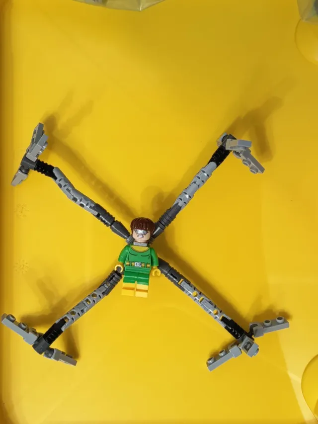 Lego Doctor Octopus imitación Lego.