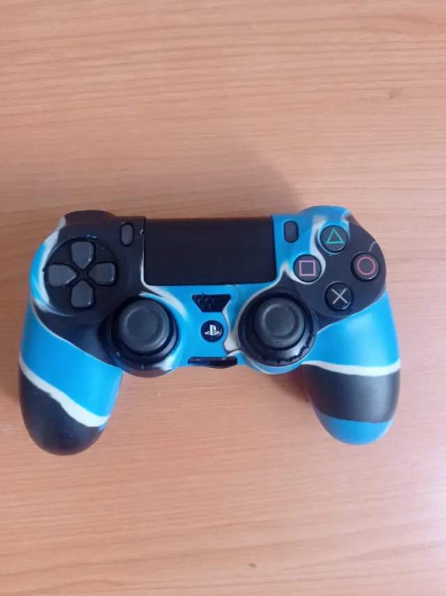 PS4 Slim con GTA V + NBA 2K17 + mando + caja