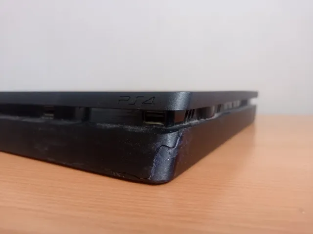 PS4 Slim con GTA V + NBA 2K17 + mando + caja