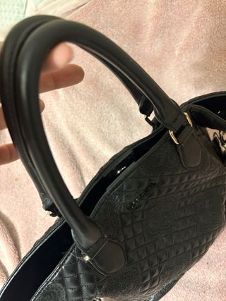 Bolso Negro Desigual Acolchado