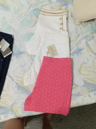 Ropa, bañadores y zapatos nuevos sin estrenar