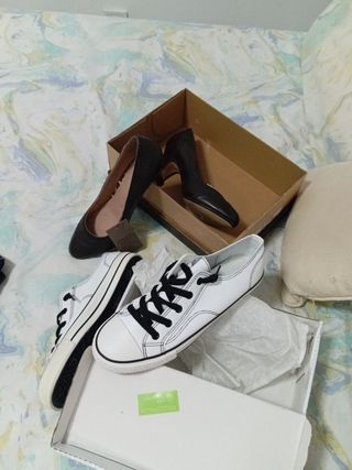 Ropa, bañadores y zapatos nuevos sin estrenar