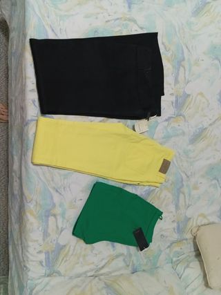 Ropa, bañadores y zapatos nuevos sin estrenar