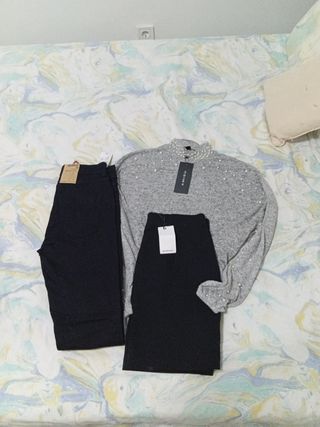 Ropa, bañadores y zapatos nuevos sin estrenar