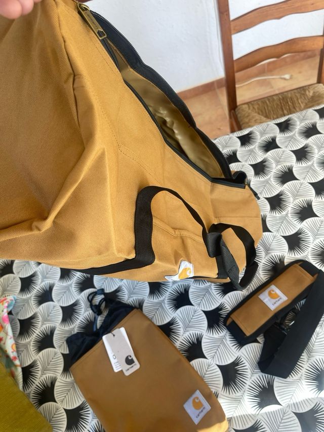 Bolsa Deporte Carhartt Marrón y Negra