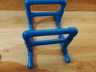 Banca de extensión y abdominales.