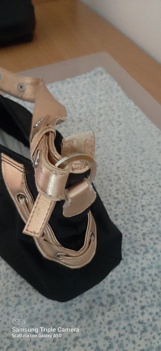 Borsetta nera e oro