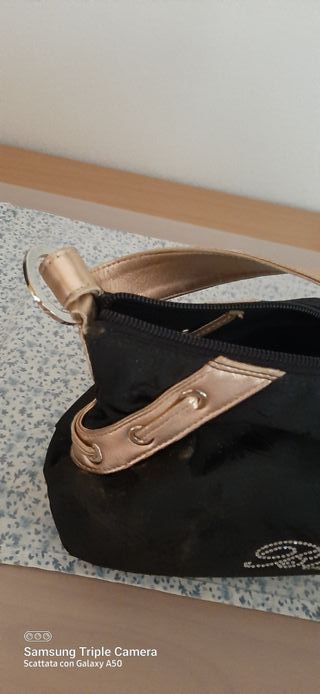 Borsetta nera e oro