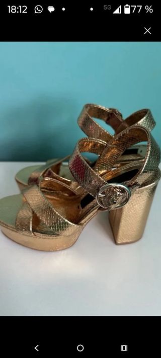 Sandalias doradas Zara