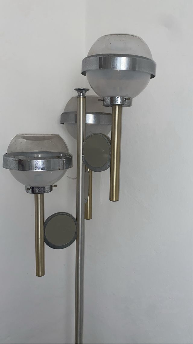 Lampadario da terra design oro e argento