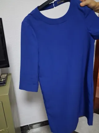 4 Vestidos y 1 Blusa Azul