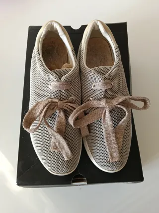 ZAPATILLAS SUIZAS ON CON CORDONES. TALLA 40